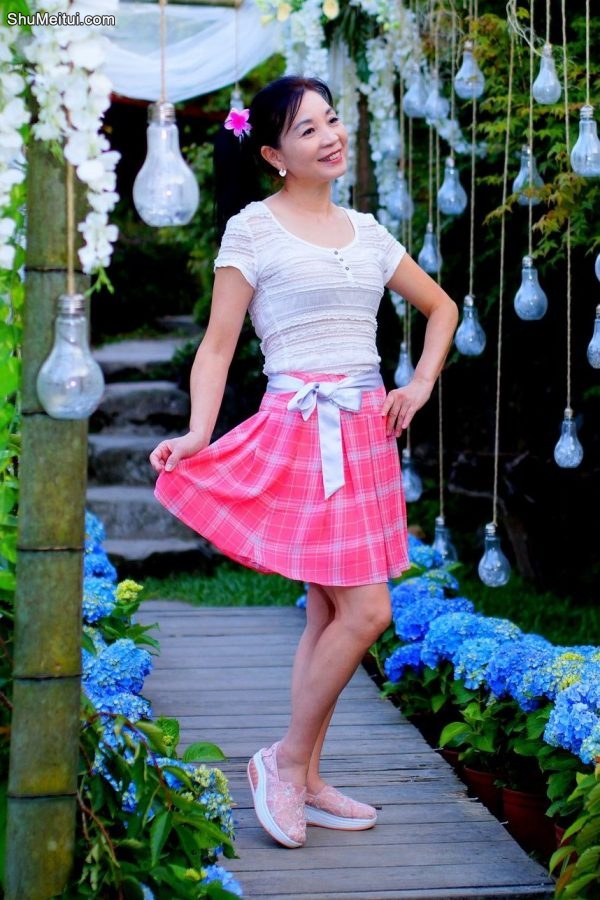 在花丛中拍照的韵味美熟诗舞姐[第23张/共30张]