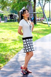 诗舞姐穿凉拖高跟露红趾甲油