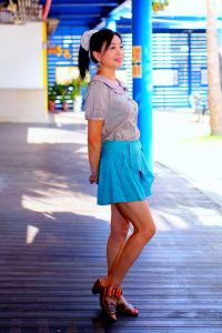 标准拍照姿势熟女诗舞蓝裙露腿