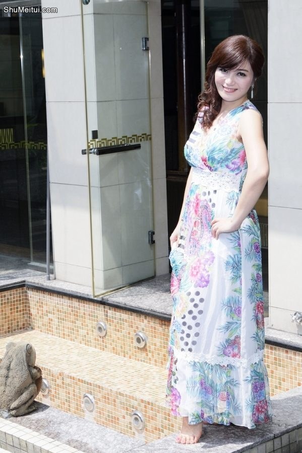 群妇生日会——几个姐姐的美腿秀选谁[第7张/共30张]