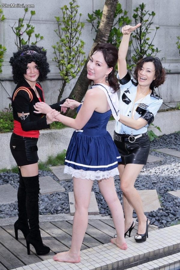 群妇生日会——泳池边美腿合照[第6张/共12张]