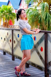 标准拍照姿势熟女诗舞蓝裙露腿