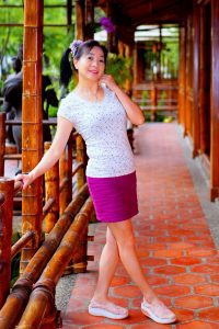 诗舞姐大学校园内展现迷人风采