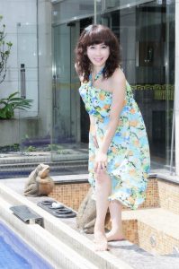 群妇生日会——几个姐姐的美腿秀选谁