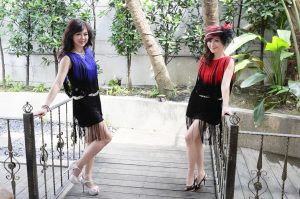 群妇生日会——豪宅院内三位姐姐的美腿高跟