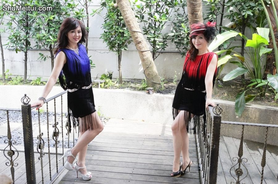 群妇生日会——豪宅院内三位姐姐的美腿高跟[第1张/共15张]