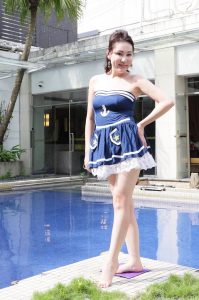 群妇生日会——豪宅院内姐姐们的美腿合照