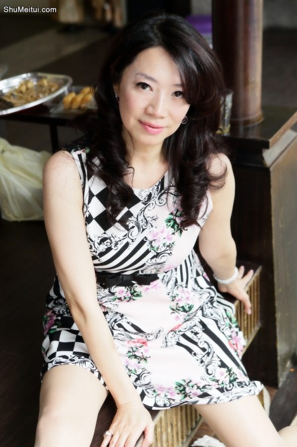 群妇生日会——高挑气质姐姐花裙肉丝袜[第1张/共6张]