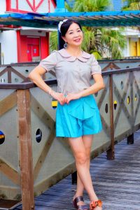 标准拍照姿势熟女诗舞蓝裙露腿