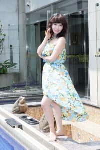 群妇生日会——几个姐姐的美腿秀选谁