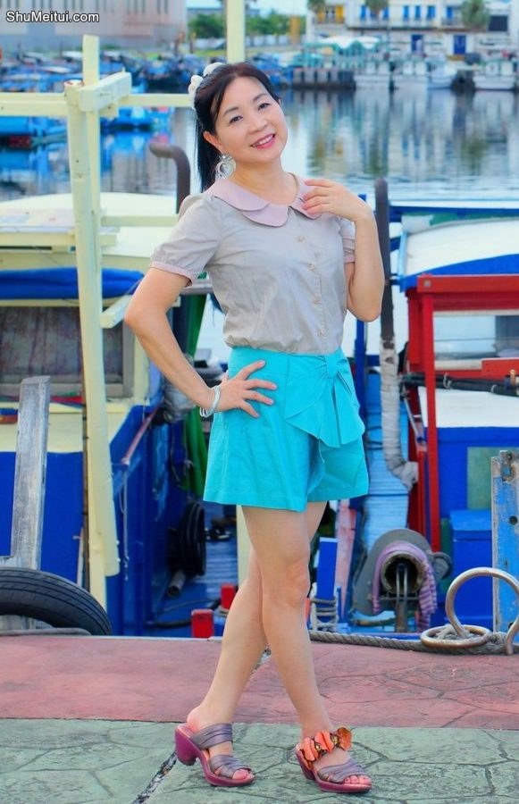 标准拍照姿势熟女诗舞蓝裙露腿[第23张/共28张]