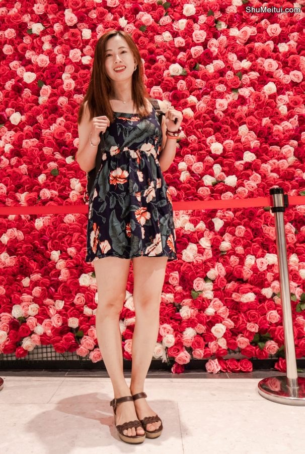 自信美丽的堂堂姐花裙美腿春意盎然[第1张/共12张]