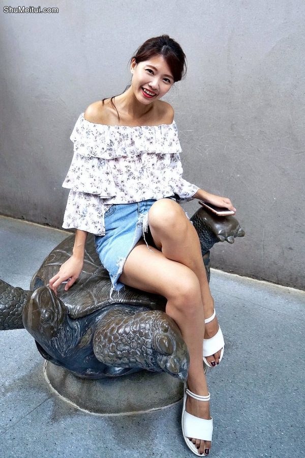 CC姐在动物园拍照片腿不是一般好看[第12张/共14张]