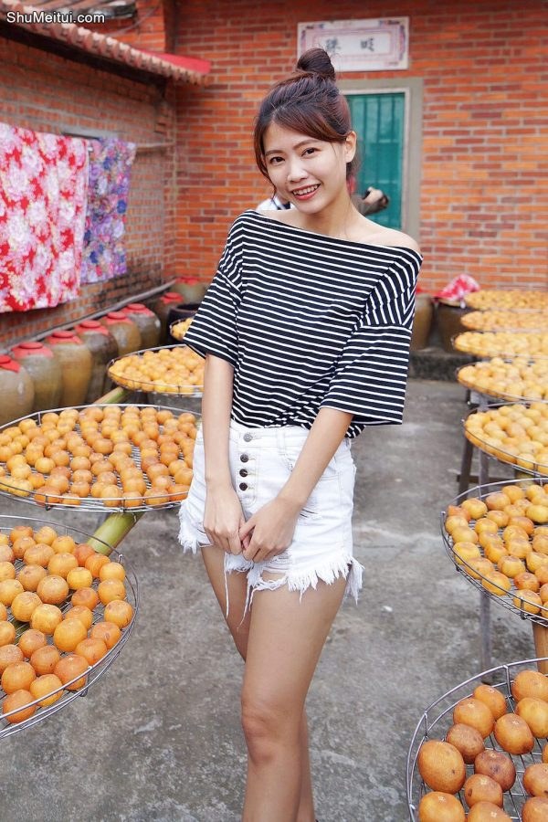 CC姐热裤美腿与柿子合影写真[第21张/共21张]