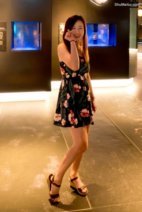 自信美丽的堂堂姐花裙美腿春意盎然[第11张/共12张]