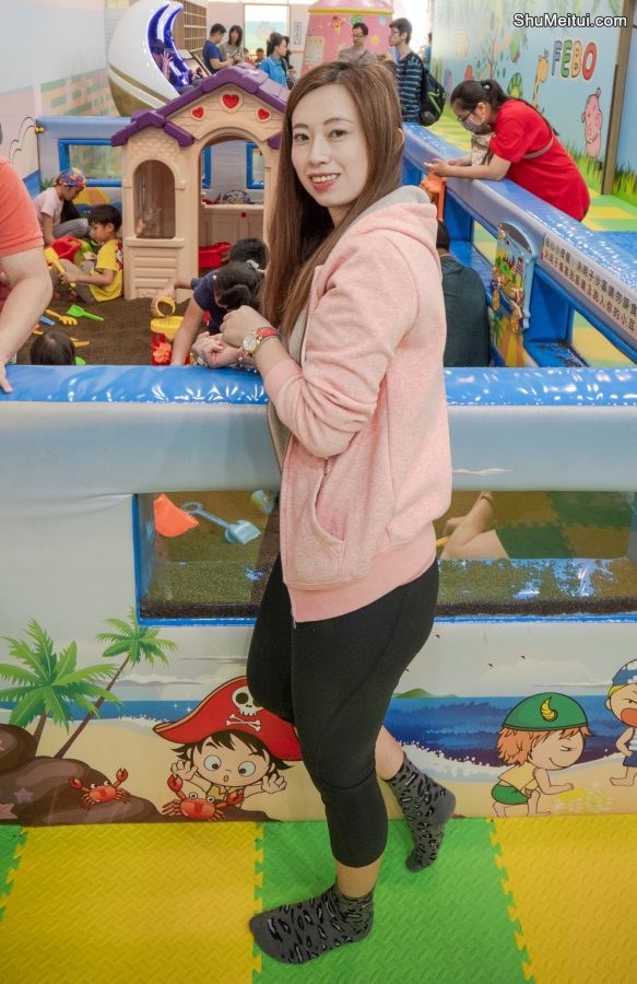 堂堂姐在游乐场里的紧身裤短棉袜[第5张/共12张]