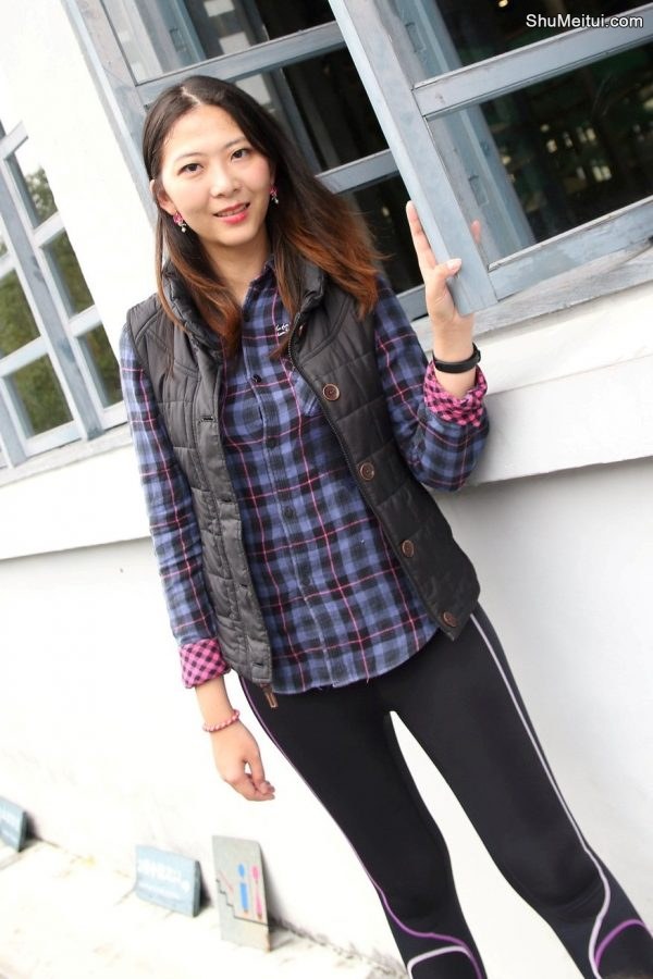 气质美女李鸽鸽户外穿紧身裤腿型真的很好[第7张/共9张]