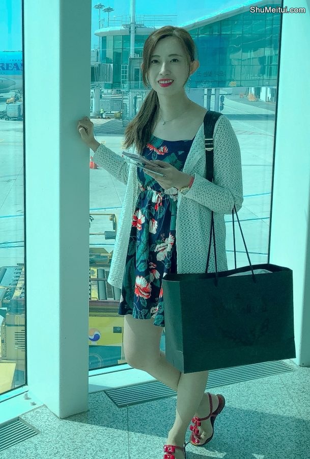 堂堂在机场秀出白皙美腿[第1张/共4张]