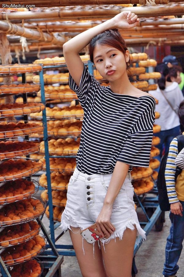 CC姐热裤美腿与柿子合影写真[第5张/共21张]