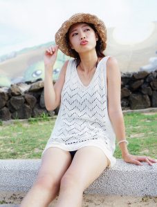 CC姐海边旅行时大腿照 准备去海滩了