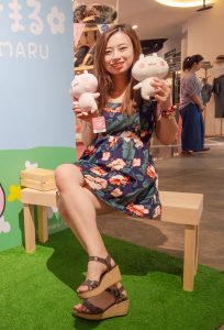 自信美丽的堂堂姐花裙美腿春意盎然