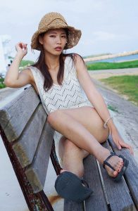 CC姐海边旅行时大腿照 准备去海滩了