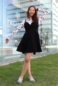 李鸽鸽在阳光照射下质感的肉色丝袜