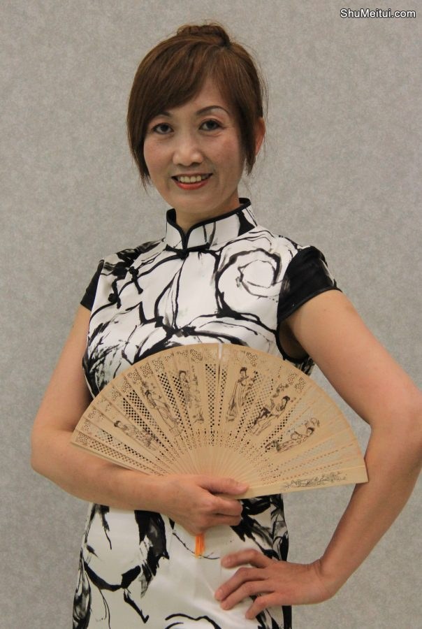 旗袍俱乐部培训班开课-穿了两套旗袍的成熟阿姨[第4张/共7张]