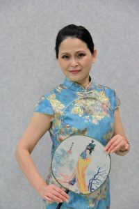 旗袍俱乐部培训班开课-身材娇小气质妩媚的熟女阿姨