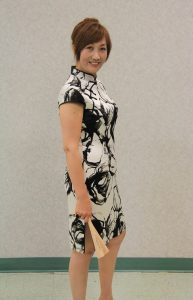 旗袍俱乐部培训班开课-穿了两套旗袍的成熟阿姨