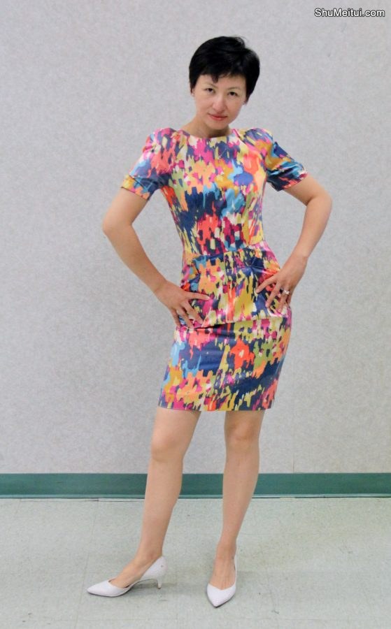 旗袍俱乐部培训班开课-一名身材不错穿尖头高跟鞋的短发熟姐[第1张/共4张]