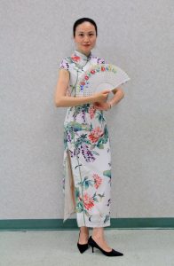 旗袍俱乐部培训班开课-两位高挑美女姐姐的旗袍高跟鞋