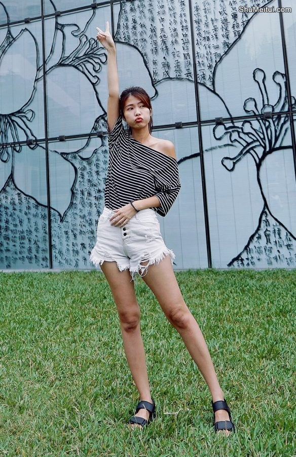 CC姐身穿牛仔热裤展示自己华丽的长腿[第8张/共40张]