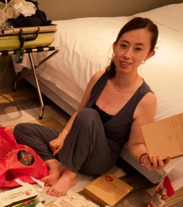 堂堂白皙的玉足穿了好看的红色凉鞋