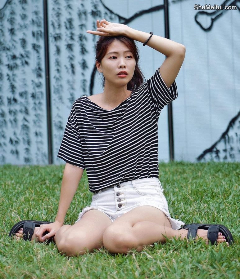 CC姐身穿牛仔热裤展示自己华丽的长腿[第12张/共40张]