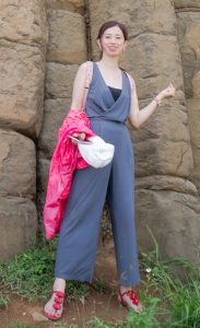 堂堂白皙的玉足穿了好看的红色凉鞋