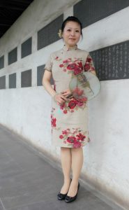 旗袍总是能准确的勾勒出女人美好成熟的曲线