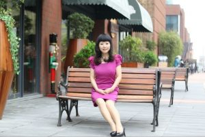 美姐姐穿紫裙上围傲人