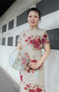 旗袍总是能准确的勾勒出女人美好成熟的曲线