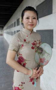 旗袍总是能准确的勾勒出女人美好成熟的曲线