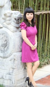 美姐姐穿紫裙上围傲人