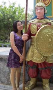 一位眼镜女的肉色丝袜腿