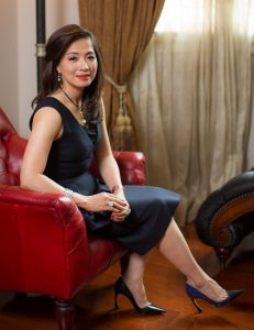 波浪发气质女老板尖头高跟瘦脚背