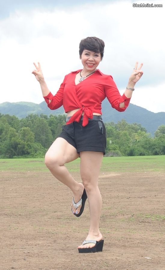 短发阿姨在外拍成熟的白腿[第8张/共12张]