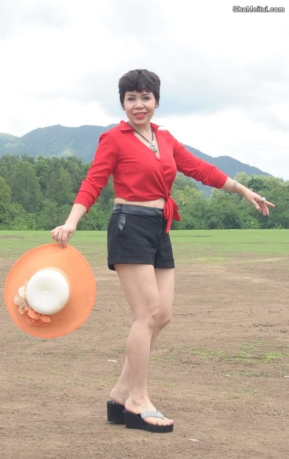 短发阿姨在外拍成熟的白腿[第3张/共12张]