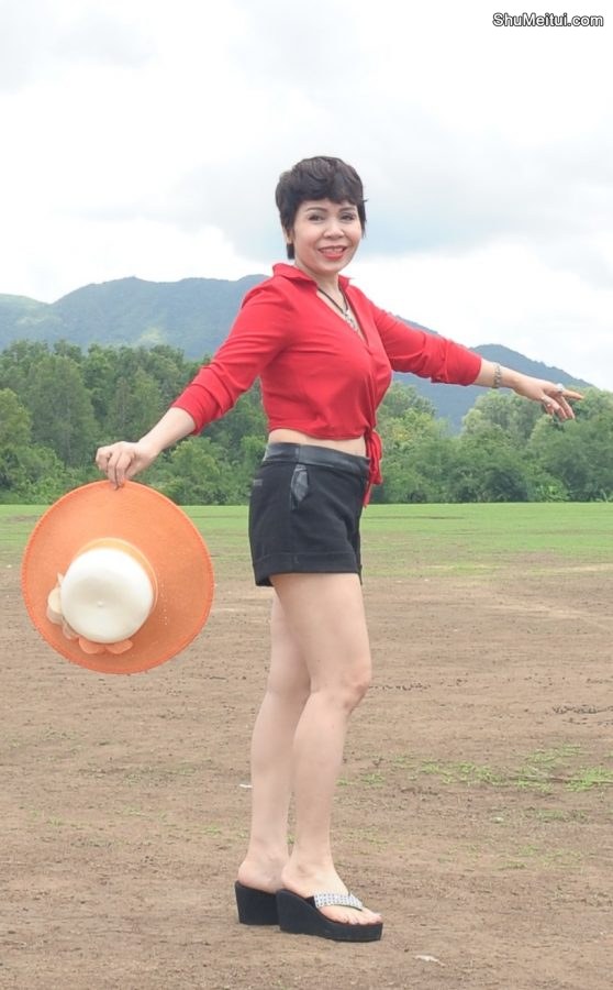 短发阿姨在外拍成熟的白腿[第2张/共12张]