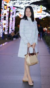 Elin姐腿穿肉色丝袜夜晚拍照