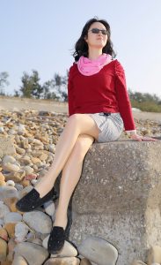 Elin姐海边游玩时穿了质感的肉色丝袜