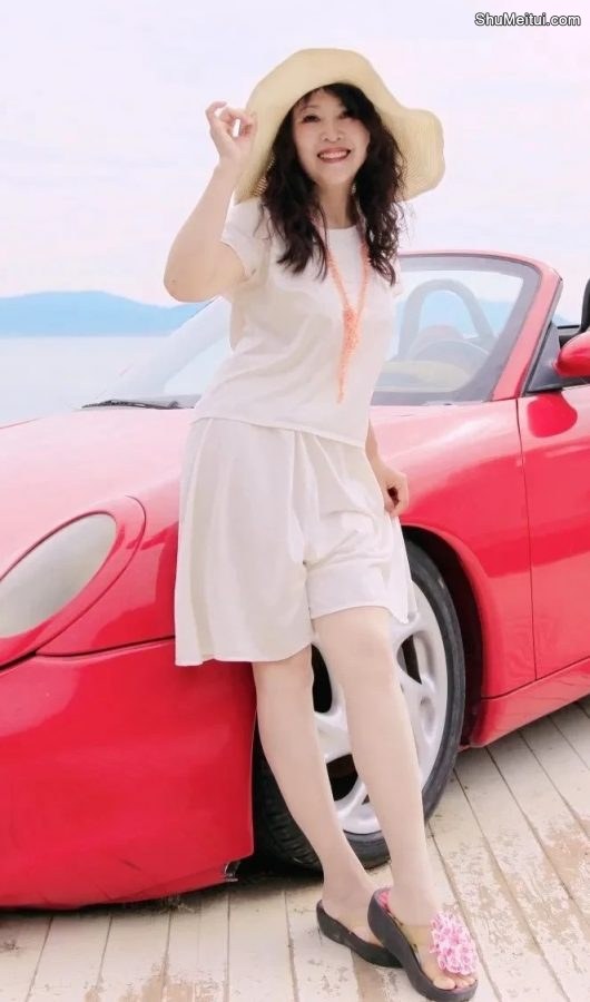 喜欢拍照的大姐穿凉拖旅行照片[第2张/共8张]