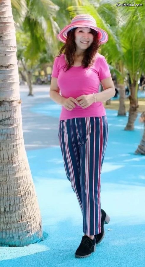 一位上围丰满的成熟大姐[第1张/共4张]